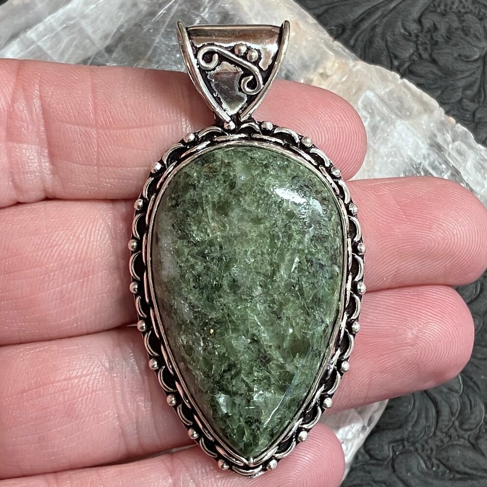 Flashy Green Tourmaline Pendant Crystal Stone Jewelry
